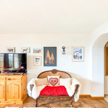 Apartment Centered Ski/swim Ap. W/ Private Yard & Fireplace