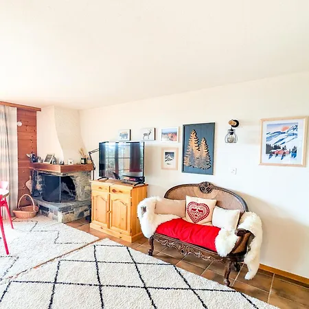 Centered Ski/swim Ap. W/ Private Yard & Fireplace *
