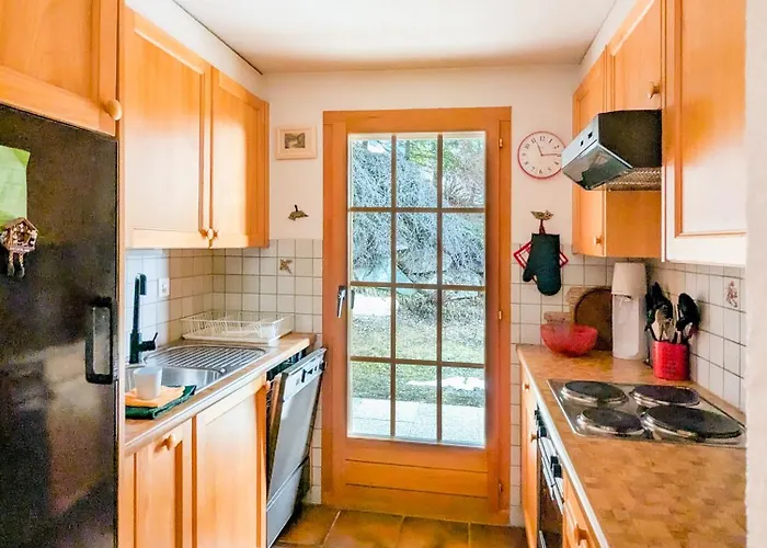 Centered Ski/swim Ap. W/ Private Yard & Fireplace *