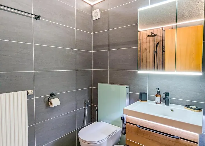 Centered Ski/swim Ap. W/ Private Yard & Fireplace * Анзер