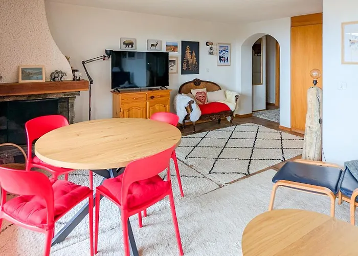 Centered Ski/swim Ap. W/ Private Yard & Fireplace *