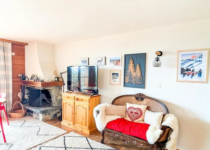 Centered Ski/swim Ap. W/ Private Yard & Fireplace *